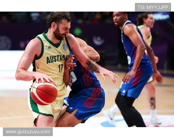 中国男子篮球队迎战澳大利亚，全力争夺世界杯资格赛重要胜利